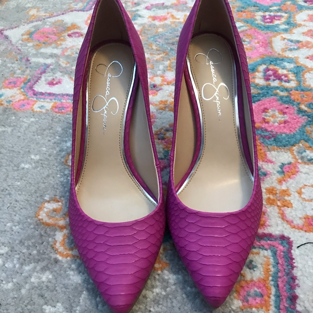 Jessica Simpson Purple Snakeskin Pumps!